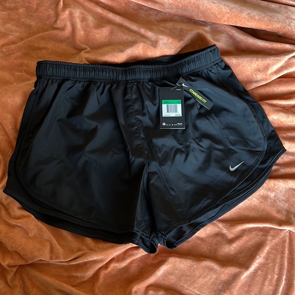 NWT Nike Dri-fit shorts - Picture 3 of 3